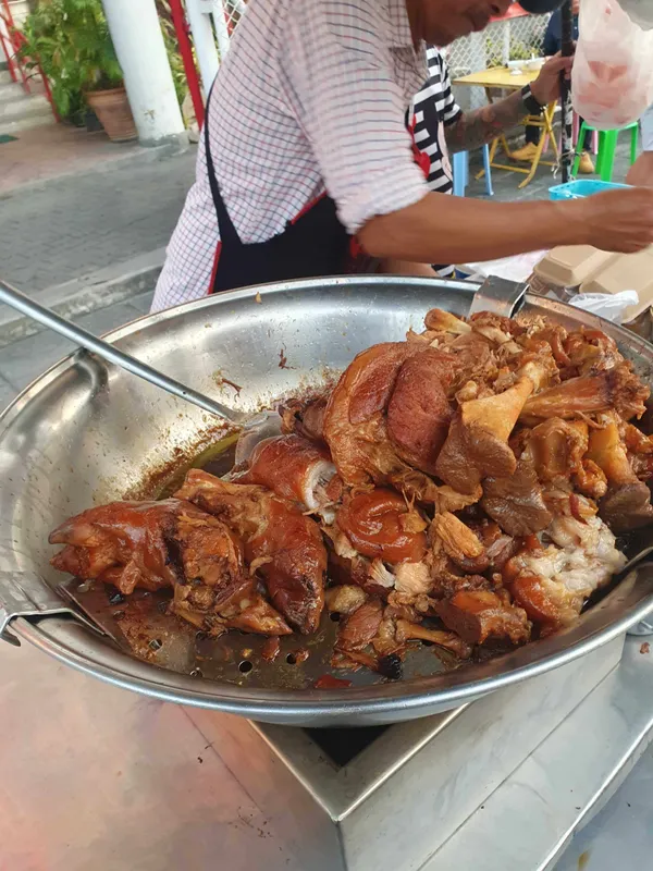 img of [清邁] 古城區郵局前限時限量的晚餐豬腳飯